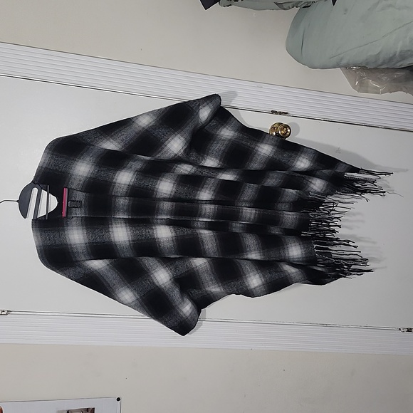 French Laundry One Size Shawl Poncho Body Scarf Checkered Shrug - Picture 1 of 4